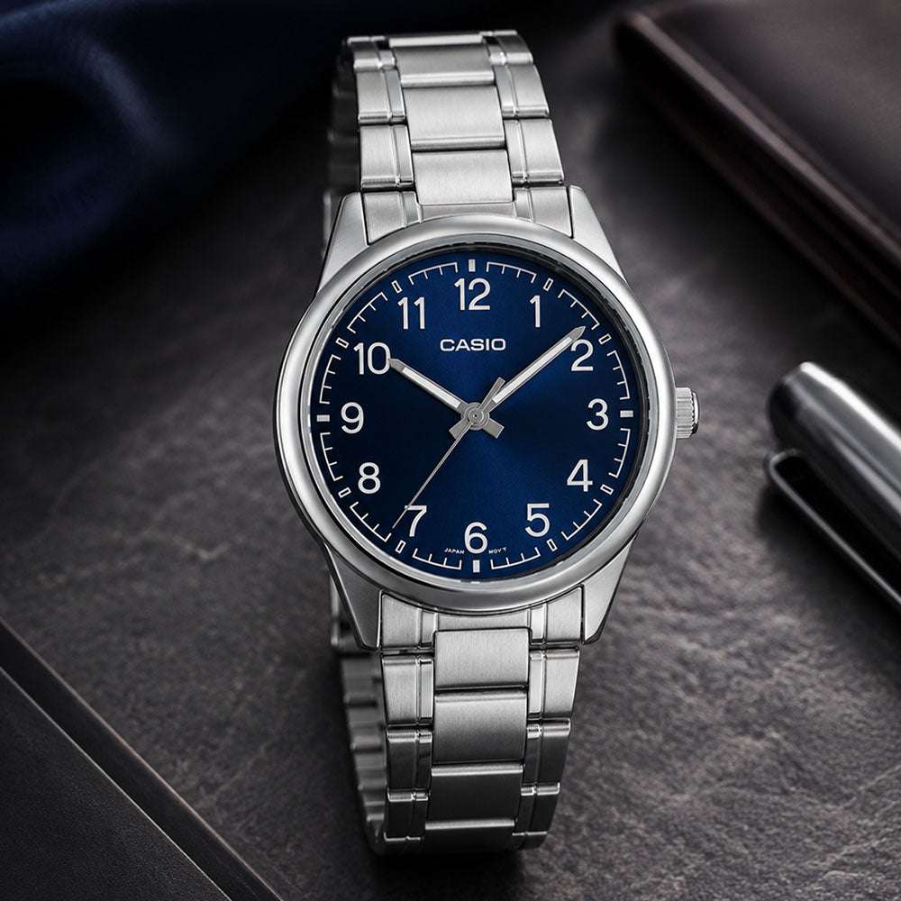 Reloj Casio Hombre Original – Esfera Plateada y Detalles Azules